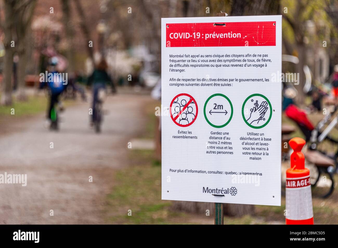 Montreal, CA - 8 May 2020 : Sign showing french Covid-19 safety guidelines at the entrance of a Park. Stock Photo