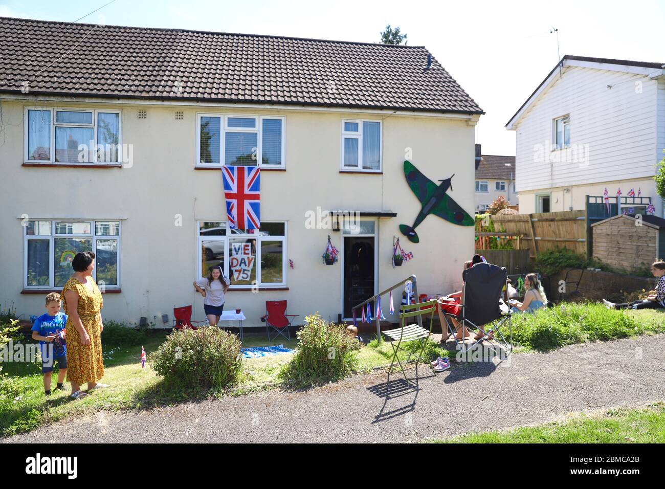 Hertfordshire, UK. 8th May 2020. Residents of Hertfordshire, UK, celebrate VE Day 2020 75th Anniversary with street parties social distancing and isolation, decorating their homes and holding tea parties outside displaying union jack flags, photographs and medals. Credit: Ayeesha Walsh/Alamy Live News Stock Photo