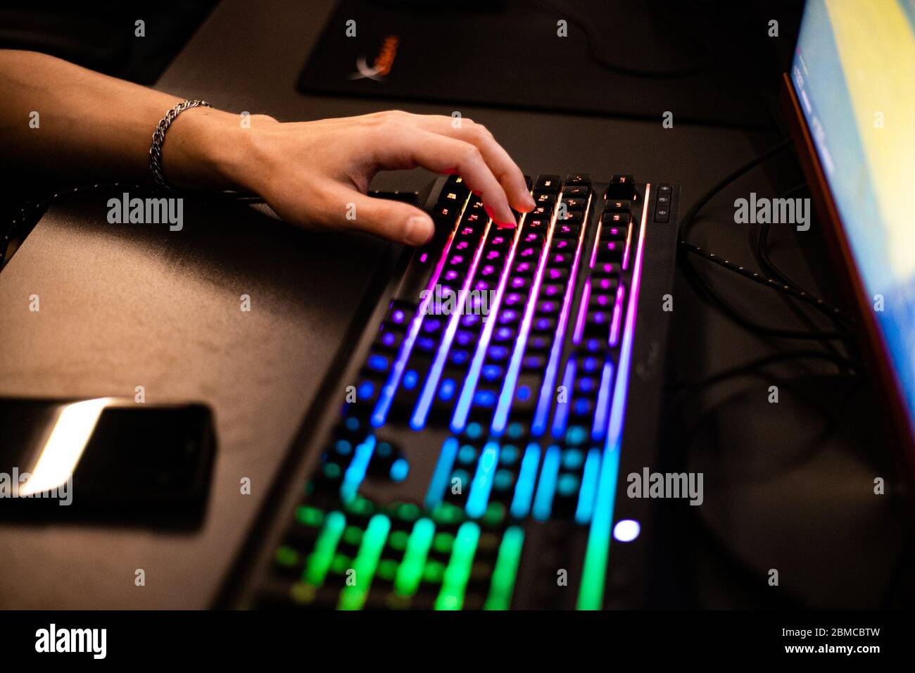 Page 5 - To Keyboard Plays High Resolution Stock Photography and Images -  Alamy