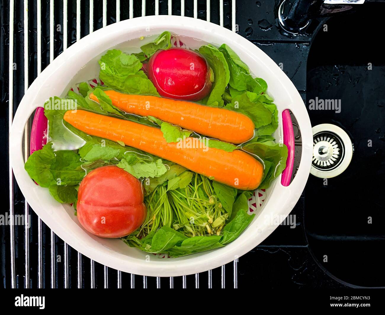 Washing vegetables in vinegar water Stock Photo Alamy