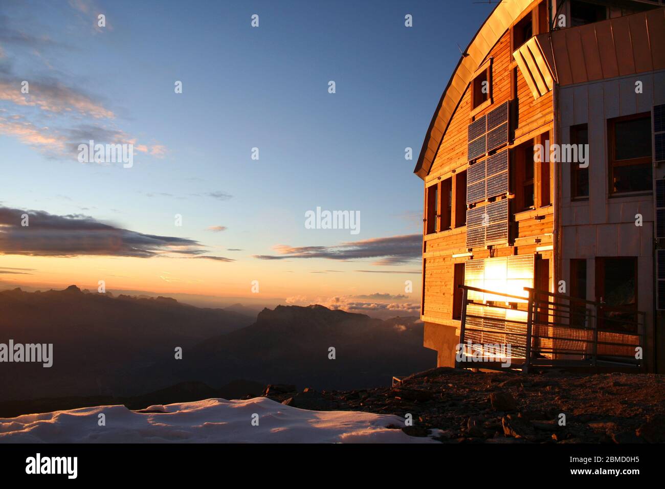 Refuge tête rousse mont blanc refuge hi-res stock photography and ...