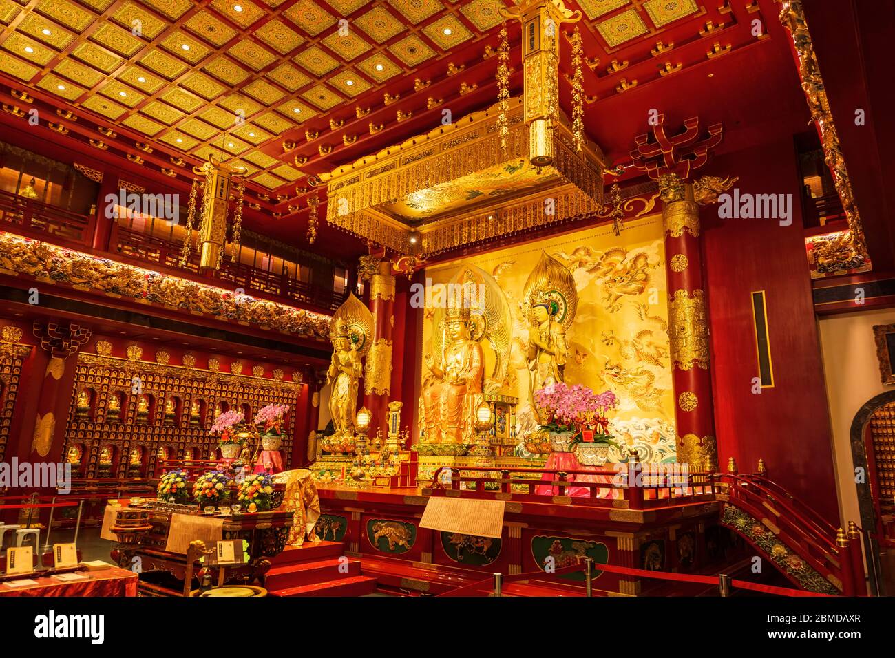 Interior Of The Buddha Tooth Relic Temple And Museum, Singapore ...