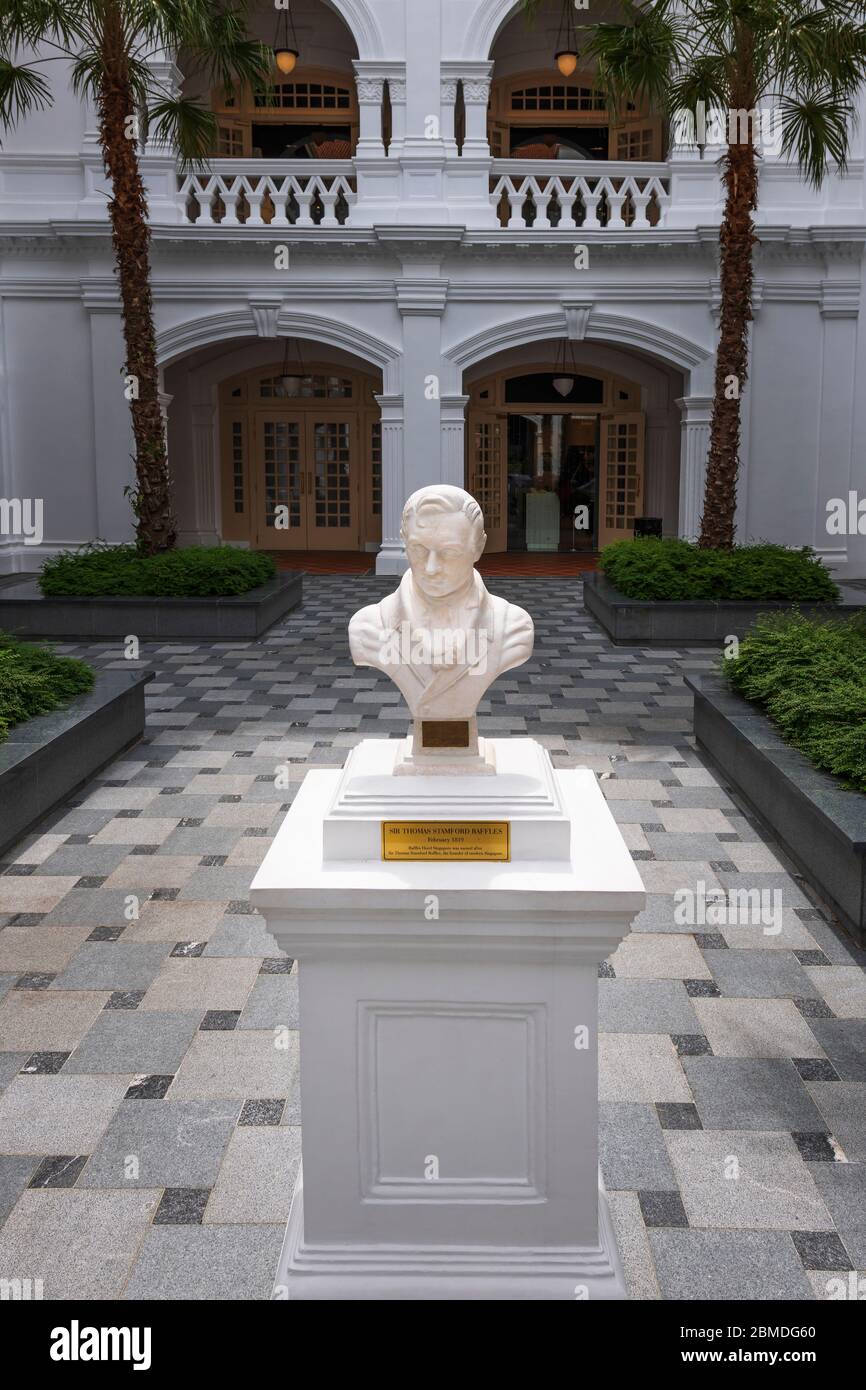 Marble bust of Sir Thomas Stamford Raffles (founder of Singapore) at ...