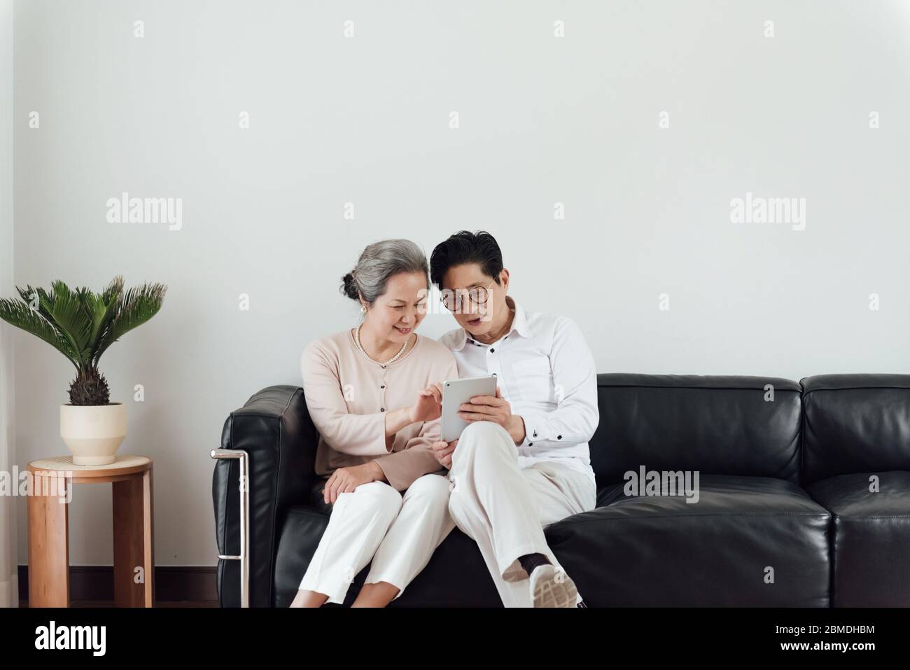 Happy asian couple laughs hi-res stock photography and images - Alamy