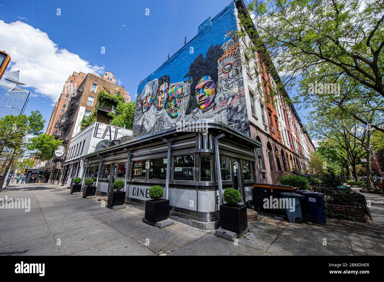 New York, N.Y/USA - 7th May 2020: The Empire Diner is closed due to health risks of COVID-19. Credit: Gordon Donovan/Alamy Live News Stock Photo