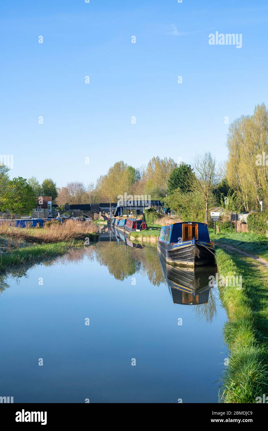 Narrowboats on the oxford canal early morning in spring. Heyford Wharf, Lower Heyford, Bicester, Oxfordshire, England Stock Photo