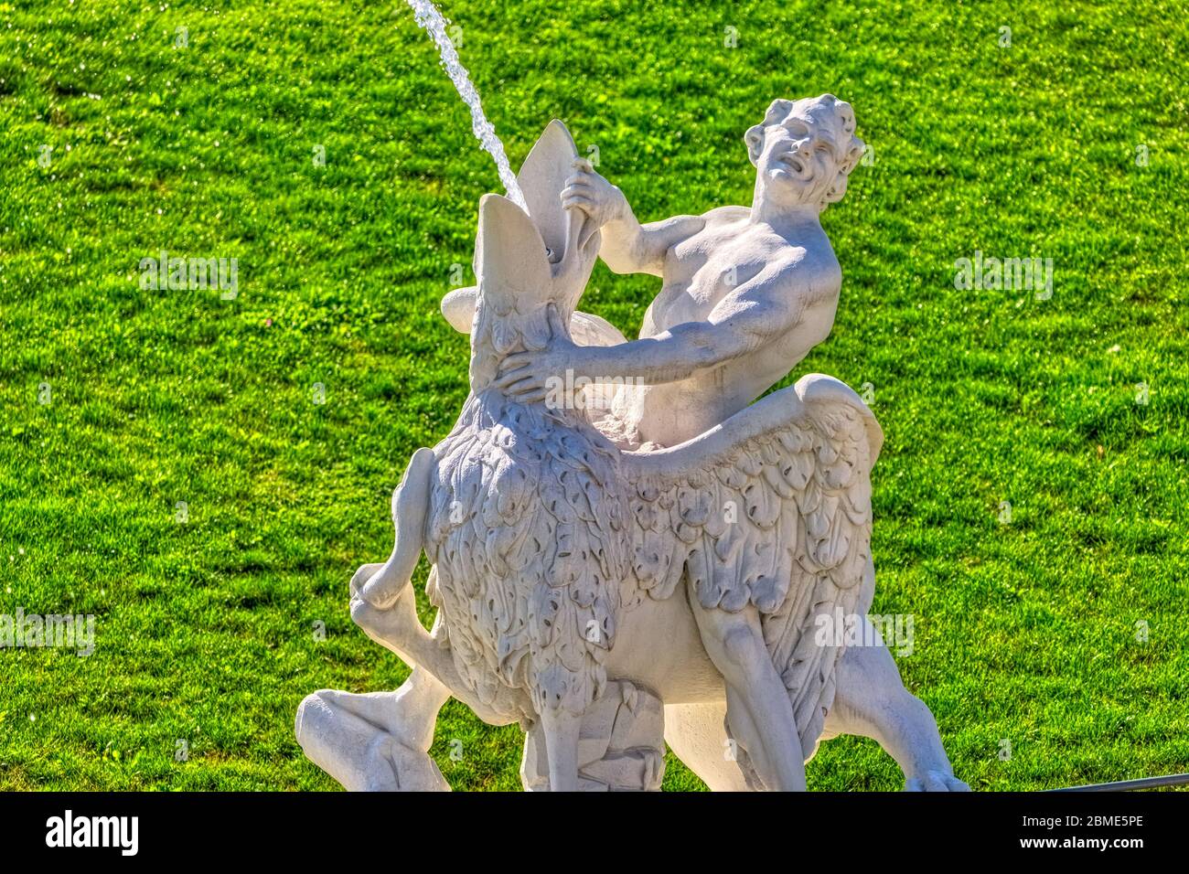 Stone dragon fountain hi-res stock photography and images - Alamy