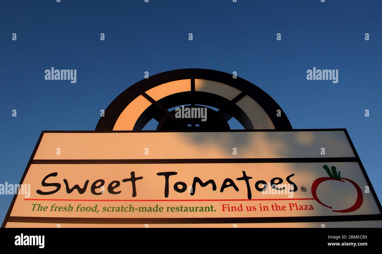 Orlando, United States. 09th May, 2020. A sign at a Sweet Tomatoes restaurant that was temporarily closed due to the COVID-19 pandemic is seen on the day that Garden Fresh Restaurants announced that it will not reopen its 97 Sweet Tomatoes and Souplantation locations across the United States. The company concluded that it would be difficult to continue operating their buffet-style chain in light of recent FDA recommendations to discontinue self-service restaurants as a way to curb the spread of the coronavirus. Credit: SOPA Images Limited/Alamy Live News Stock Photo