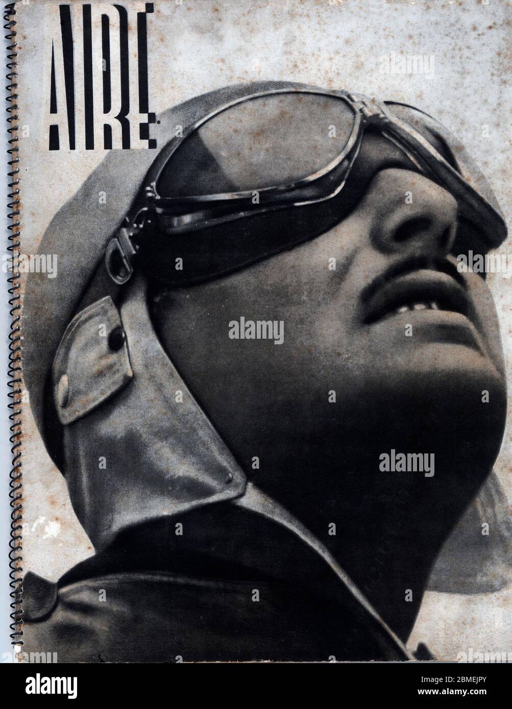 España. Guerra civil (1936-1939). Portada de la revista Aire. Aviador mirando al cielo. Stock Photo