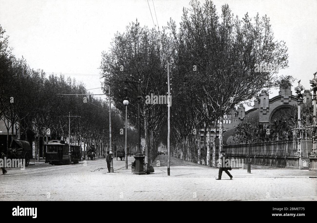 Barcelona. Paseo de la Industria y entrada al parque de la Ciudadela. Años 1910. Stock Photo