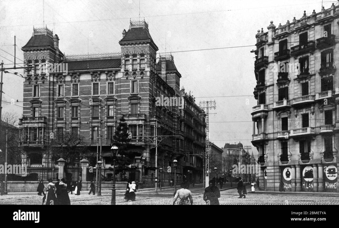 Barcelona. Edificio de la compañía de gas Lebon en la confluencia de la calle de Balmes y la Gran Via. Años 1905. Stock Photo