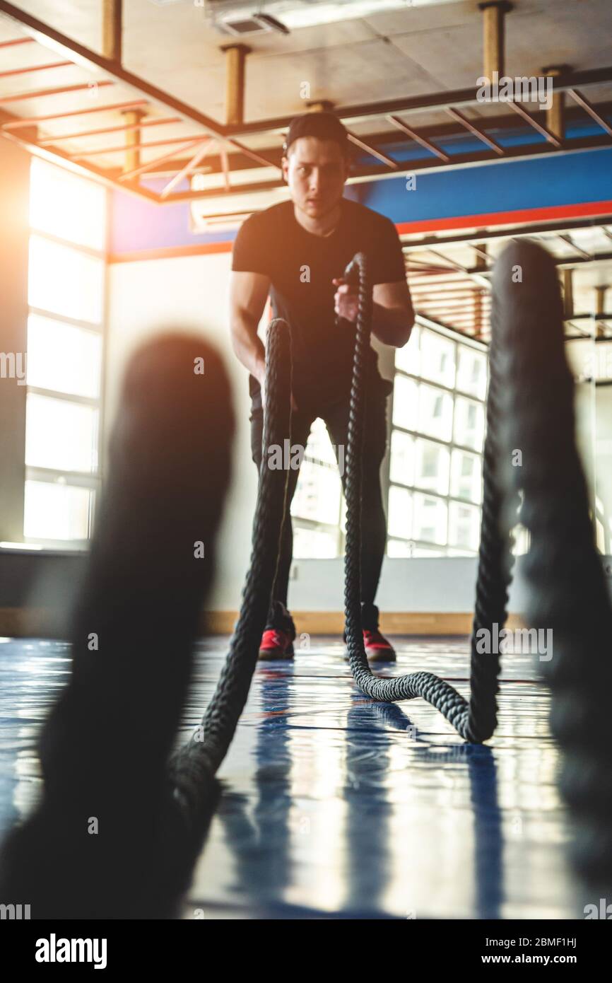 Execise With Rodes Abdominal exercise equipment build hi-res stock photography and images ...