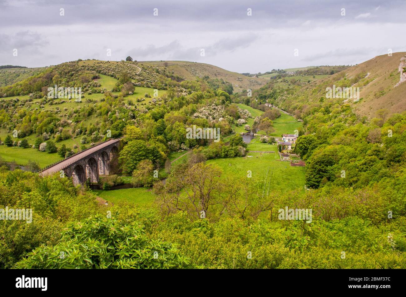 The Midland Railway's Headstone Viaduct, now part of the National Cycle Network's Monsal Trail, crosses Monsal Dale valley in the Derbyshire Peak Dist Stock Photo
