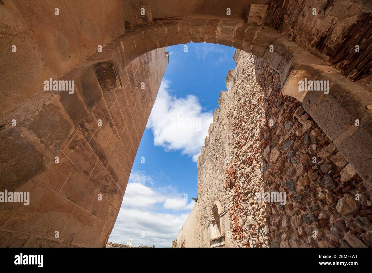 Capital Gate at Badajoz, Extremadura, Spain. Upper Horseshoe arch with visigoth hinge post where the missing door jambs were located Stock Photo