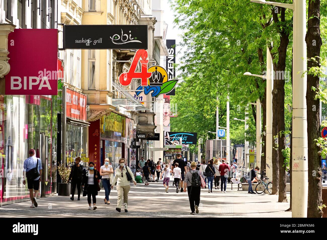 Vienna, Austria. 9th May, 2020. The exit restrictions in Austria are  lifted. All shops are open again. A lot of people are on the famous  shopping street "Mariahilferstrasse" again. Credit: Franz Perc /
