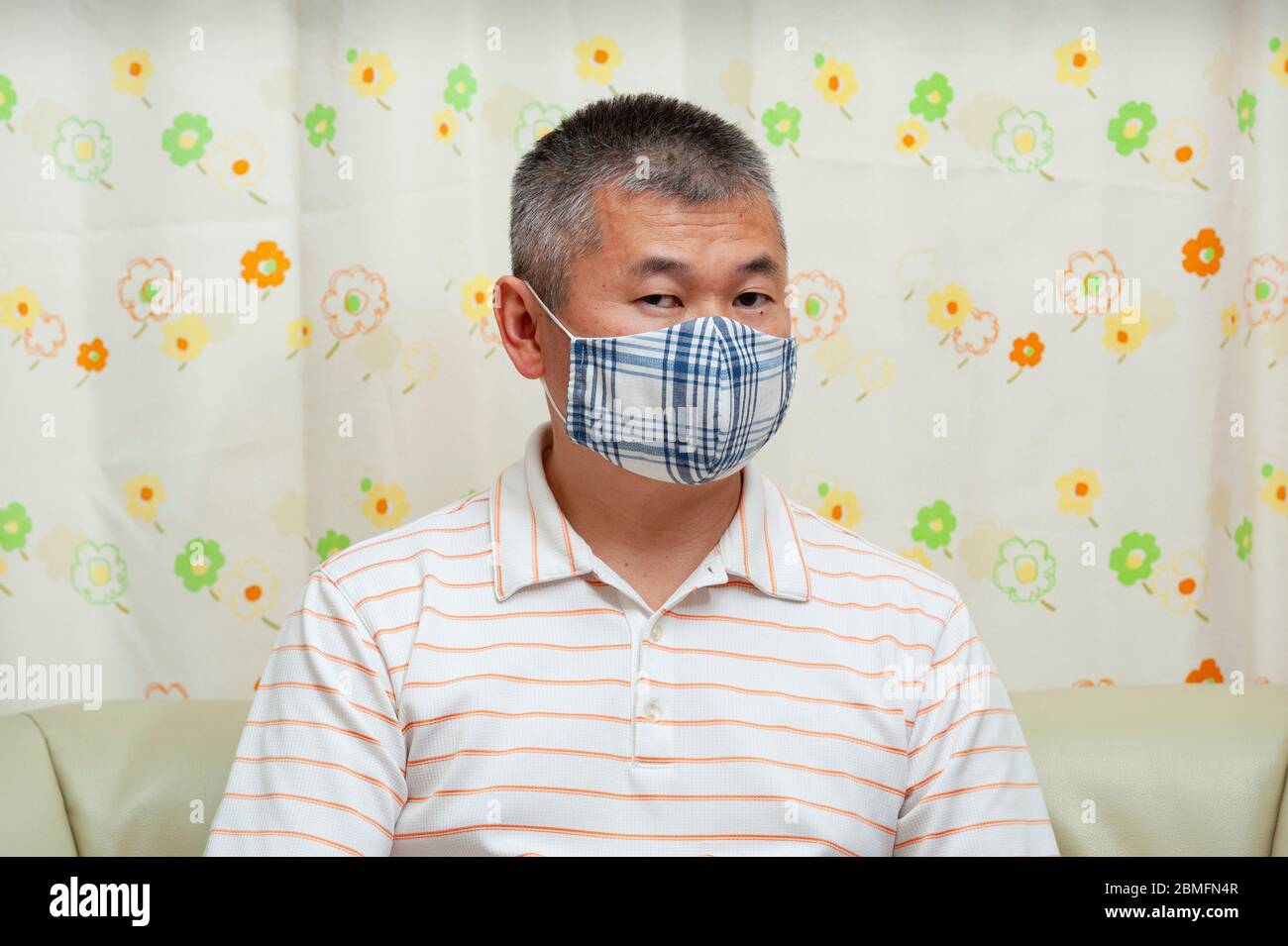 Japanese man wearing surgical mask hi-res stock photography and images ...