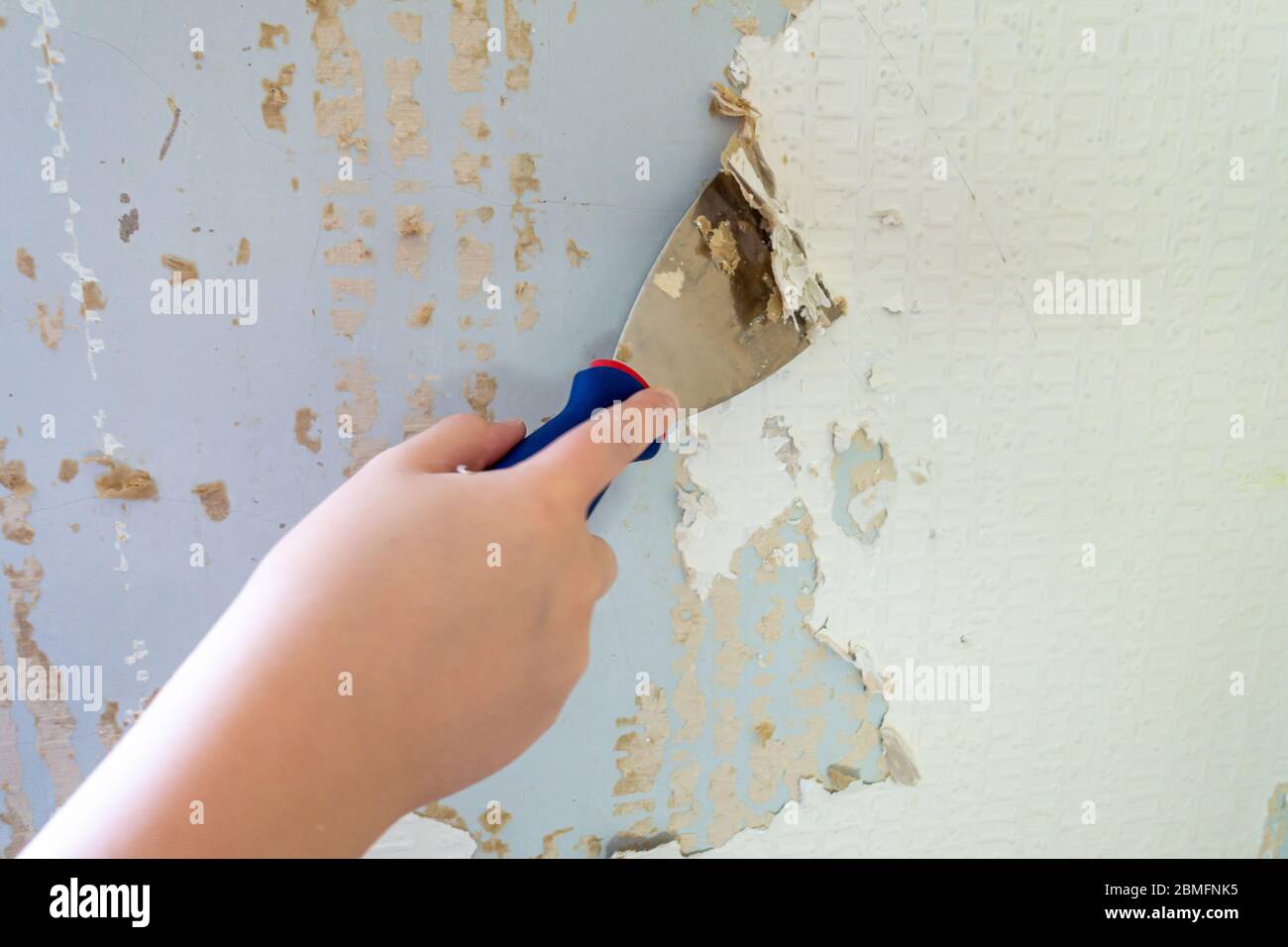 Wallpaper stripping hires stock photography and images Alamy