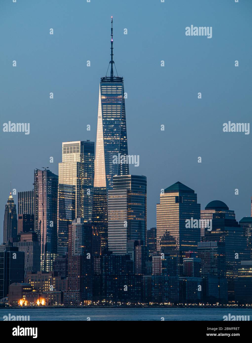 new-york-skyline-at-night-vertical-hi-res-stock-photography-and-images