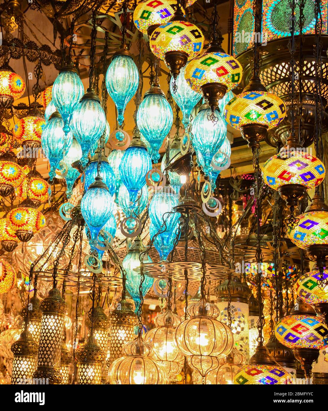 Turkish lamps for sale in the Grand Bazaar, Istanbul, Turkey Stock Photo -  Alamy
