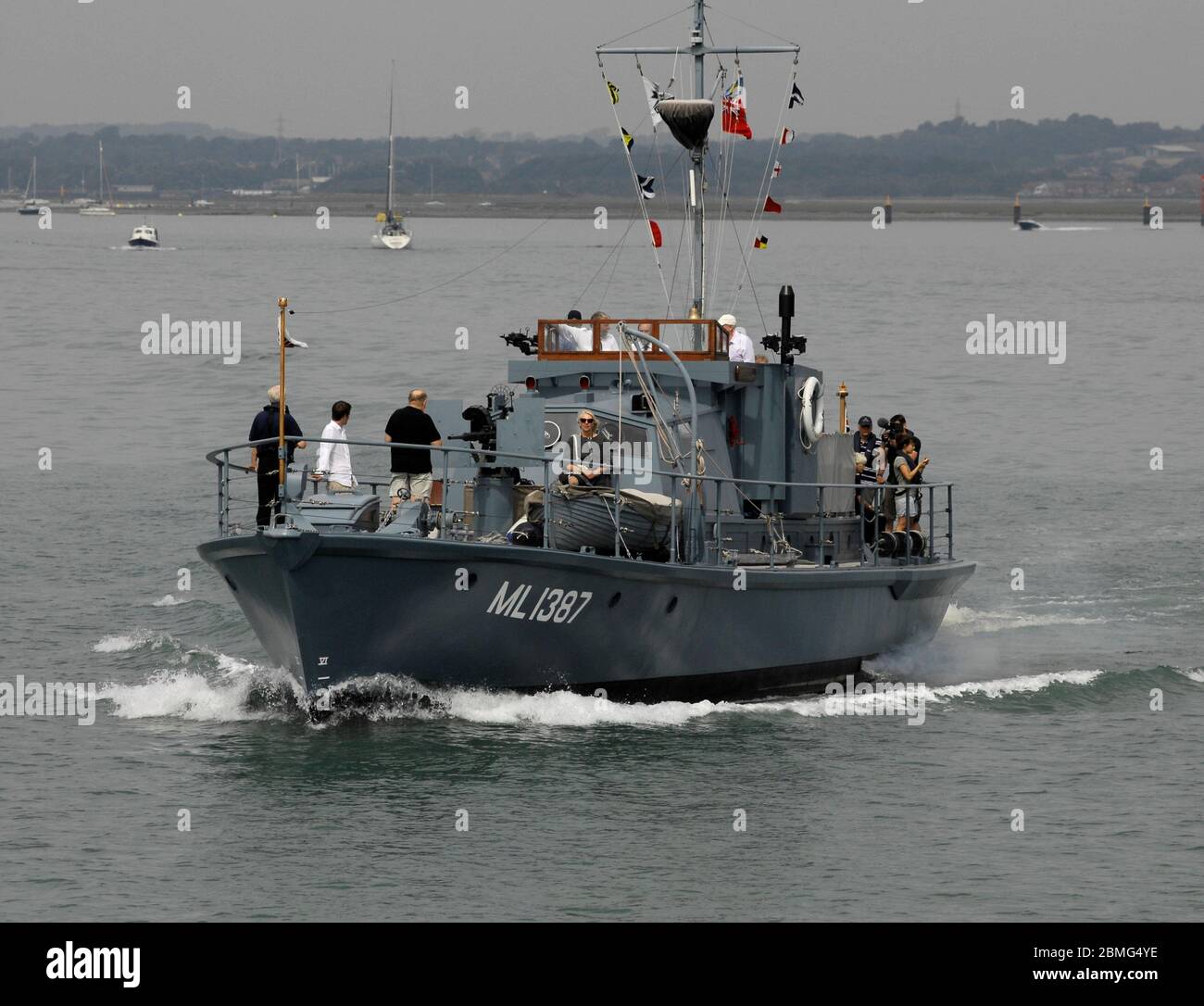 AJAXNETPHOTO. 25TH AUGUST, 2016. PORTSMOUTH, ENGLAND. - RESTORED WWII HARBOUR DEFENCE LAUNCH - RESTORED SECOND WORLD WAR HDML 1387 'MEDUSA' DURING THE SAIL-PAST MARKING THE 100TH ANNIVERSARY OF THE FOUNDING OF COASTAL FORCES. . PHOTO:JONATHAN EASTLAND/AJAX REF: D162508 6064 Stock Photo