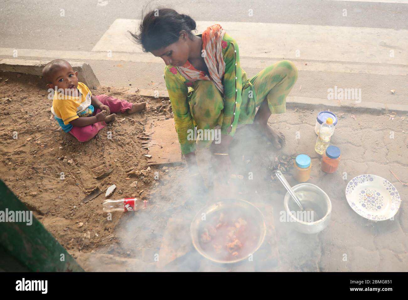 A woman preparing food at a City footpath during the Coronavirus (COVID-19) crisis.Bangladesh has confirmed deaths of eight more Covid-19 patients in the last 24 hours, taking the country's death toll to 214. Besides another 636 people tested positive for the deadly disease over the same period, pushing up the total number of confirmed cases to 13,770. Stock Photo