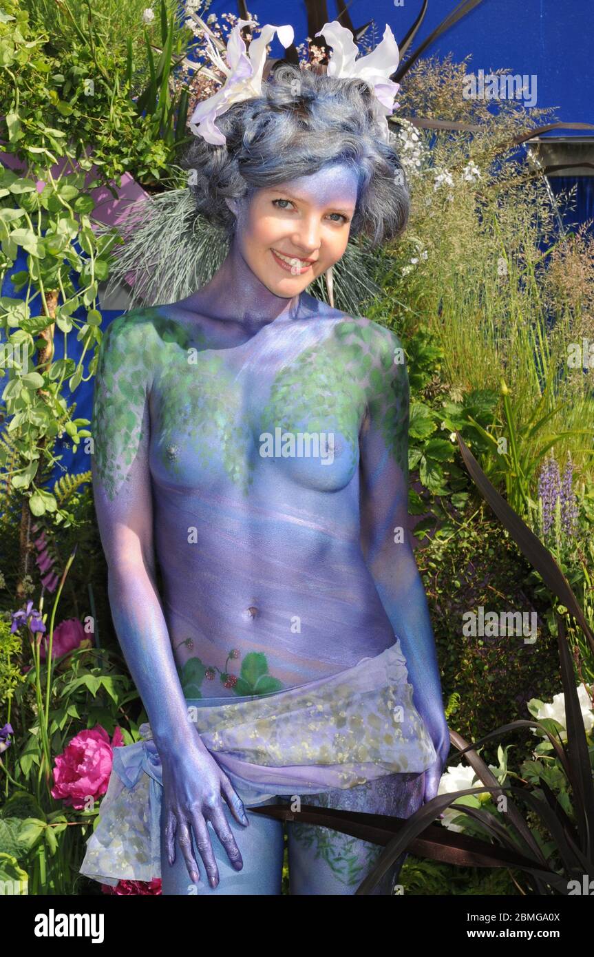 Gemma Rhodes model, body art created by Emma Cammack, Quilted Velvet Garden designed by Tony Smith. Press and VIP Day, RHS Chelsea Flower Show, Royal Hospital, London. UK Stock Photo