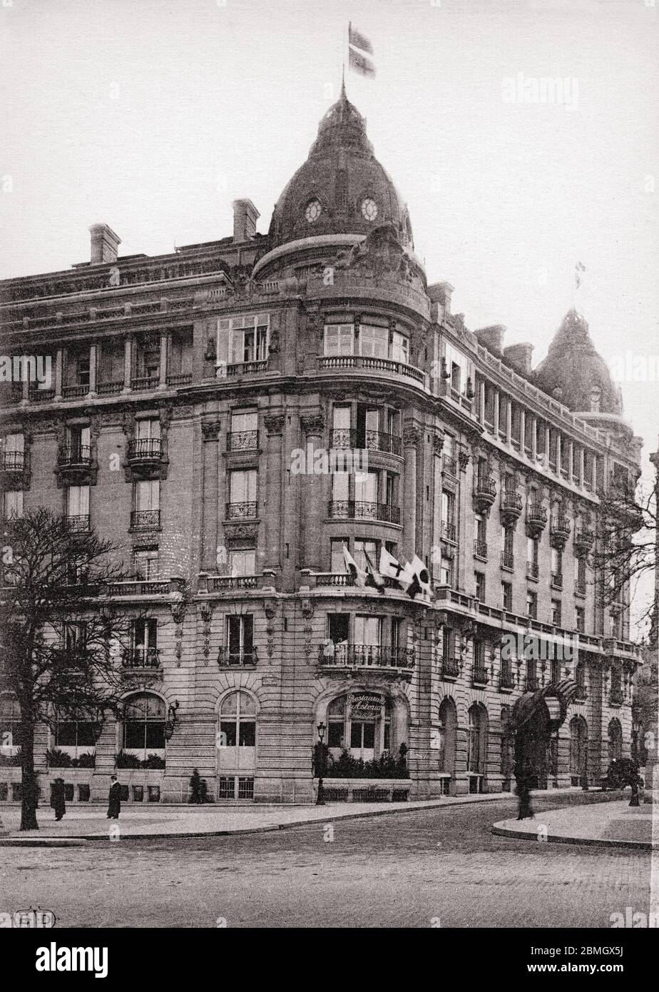 [ 1910s Japan - Japanese Red Cross Mission in Paris, WWI ] —   The mission of the Japanese Red Cross Society at the temporary hospital Hôpital Bénévole 4 bis, in Paris, during WWI.  The hospital was located at the Astoria Hotel at rue de Presbourg. The Japanese Red Cross ran it from February 15, 1915 (Taisho 4) through July 1, 1916 (Taisho 5). Notice the Japanese and Red Cross flags.  20th century vintage postcard. Stock Photo