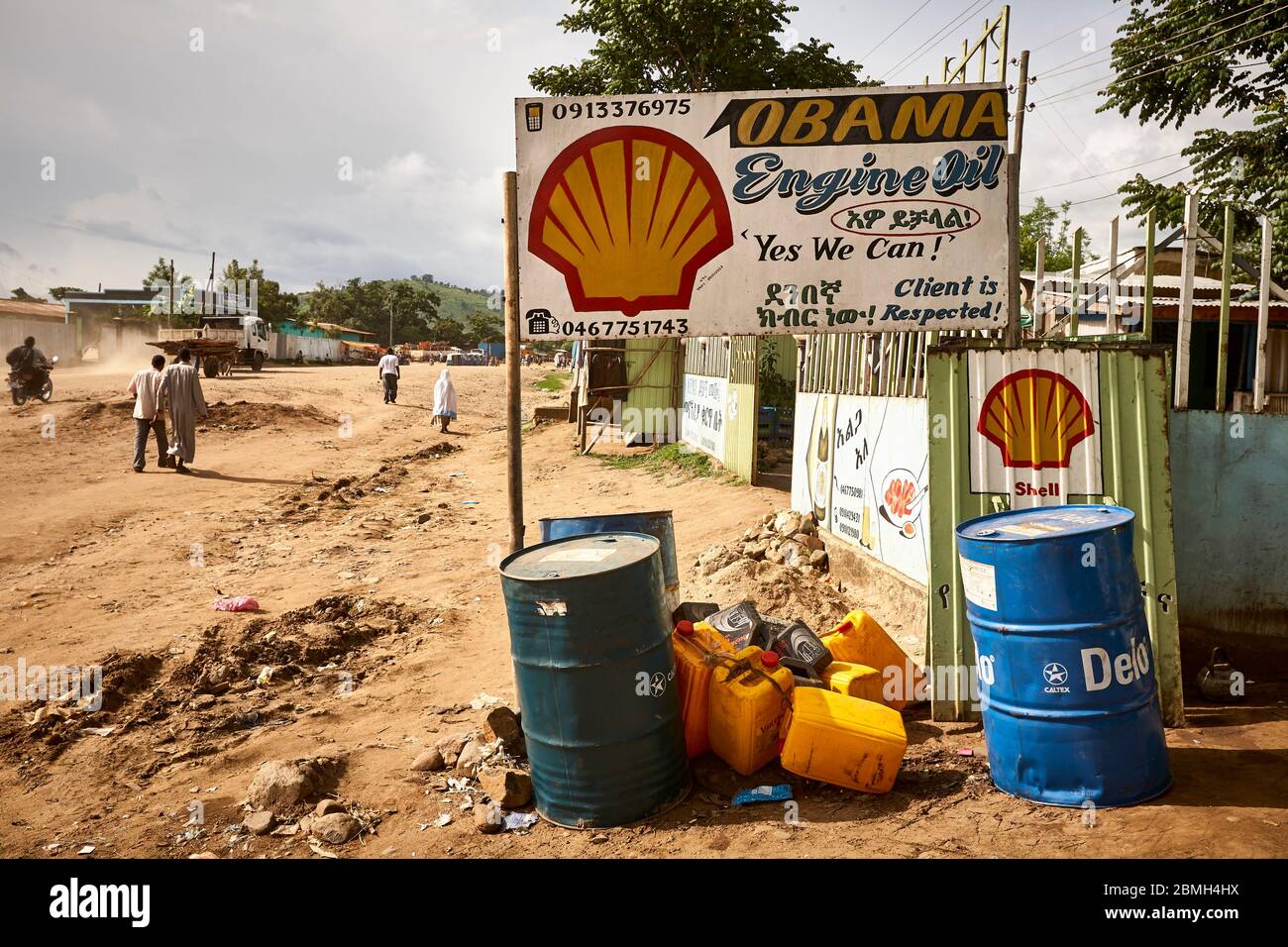 'Yes we can' - Obama filling station in Turmi. Even the clients will be respected. Stock Photo