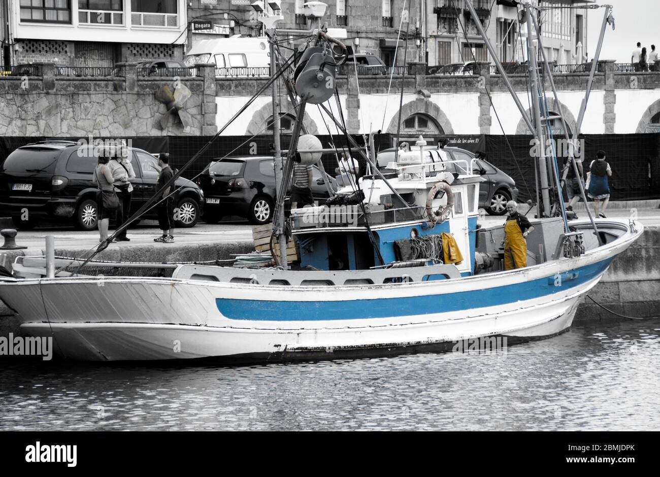 Barco de pesca con pescador en el Puerto de La Coruña. Galicia. España Stock Photo