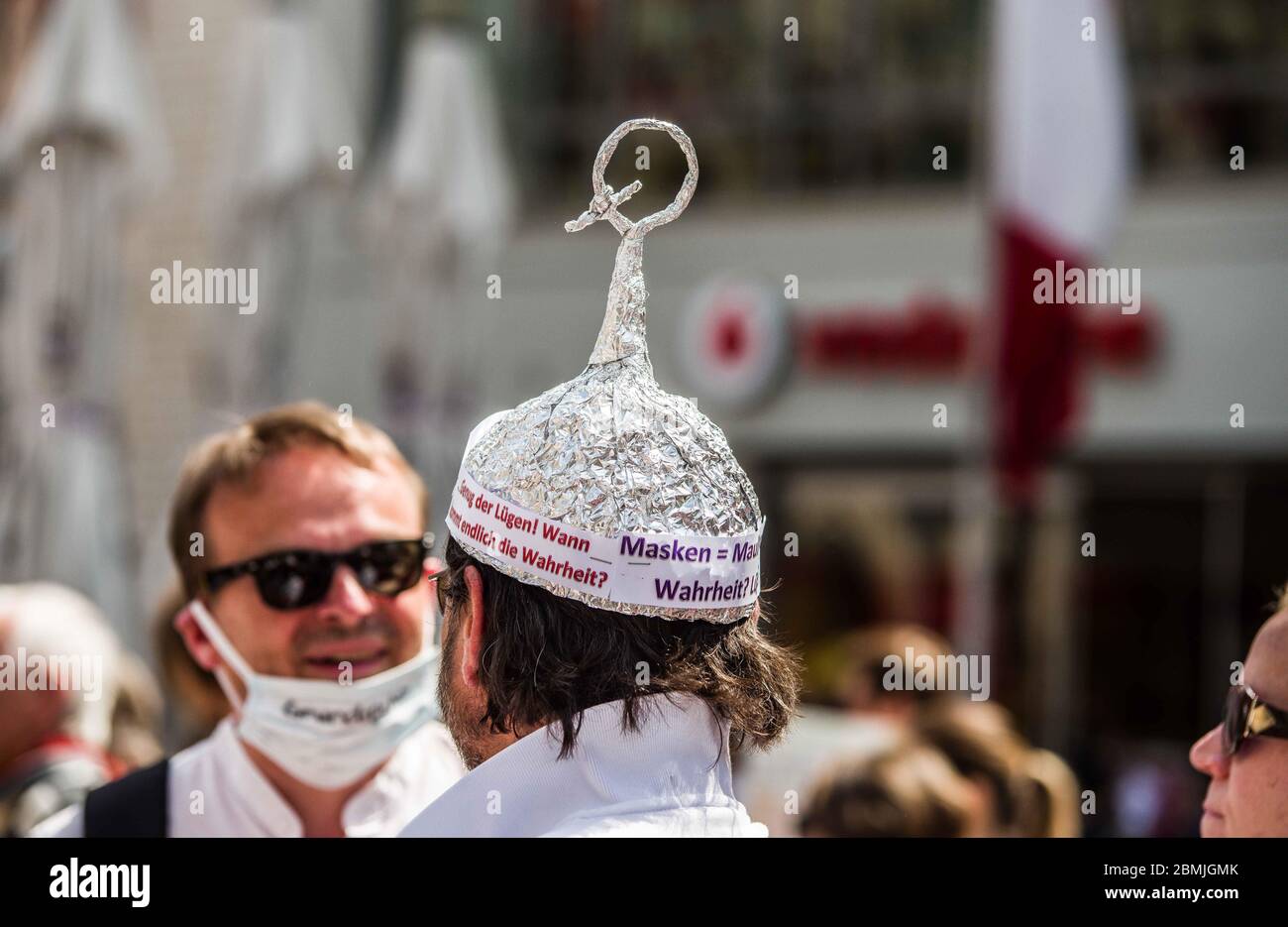 Tin Foil Hat High Resolution Stock Photography And Images Alamy