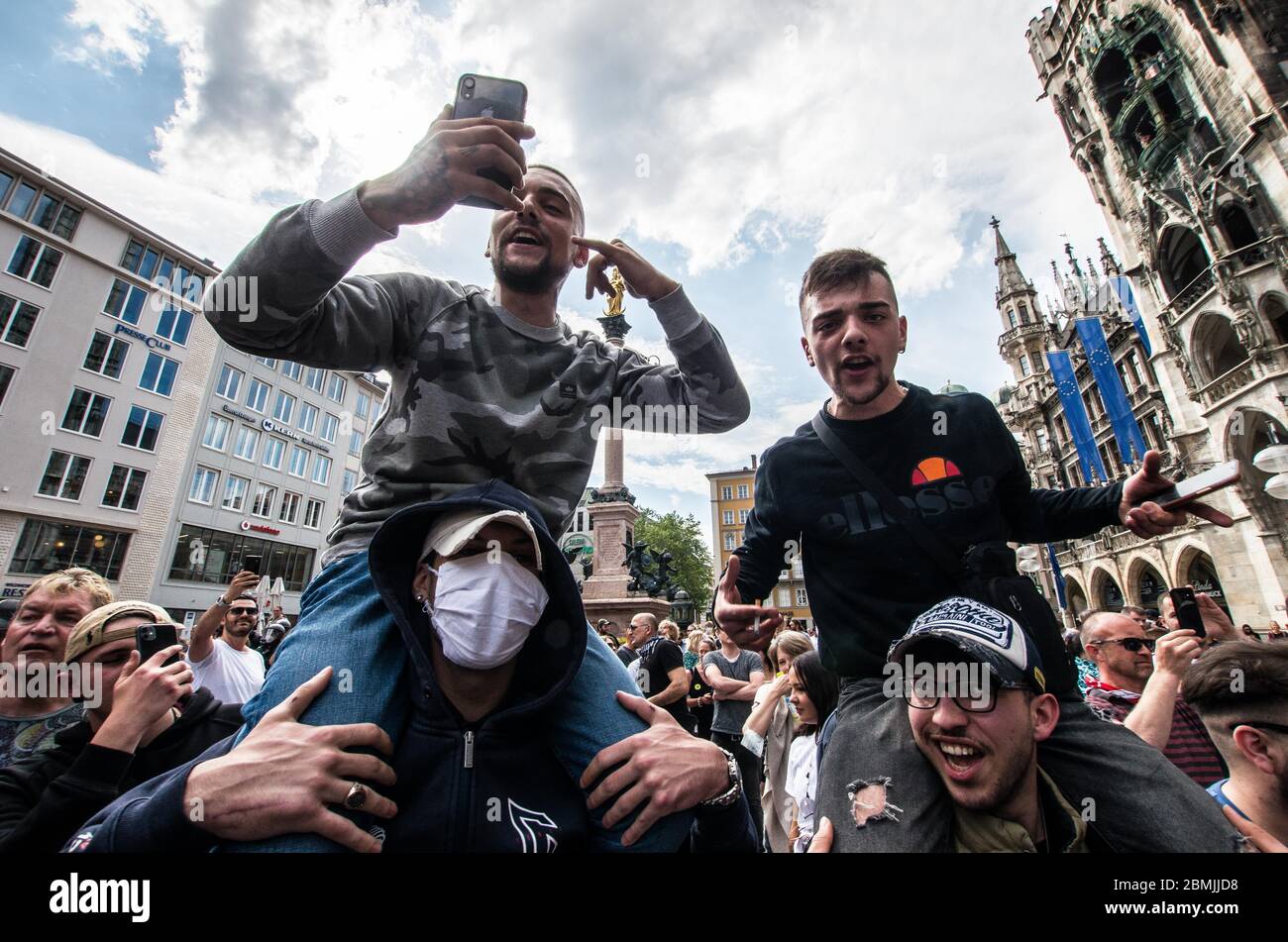 Munich, Bavaria, Germany. 9th May, 2020. Demonstrators who were part of a hooligan block were trying to incite a conflict or riot against police began changing ''wir sind das Volk'' and ''Widerstand'', as well as approaching police intimidatingly. Despite ongoing relaxing measures, a 'Querfront'' (cross-front) mixture of 3,000 conspiracy theorists, QAnon followers, right-extremists, AfD figures, neonazis, hooligans, and Widerstand2020 assembled for a third weekend in Munich's city center, primarily at Marienplatz, to demonstrate for restoration of the Grundgesetz amid the Coronavirus crisis Stock Photo
