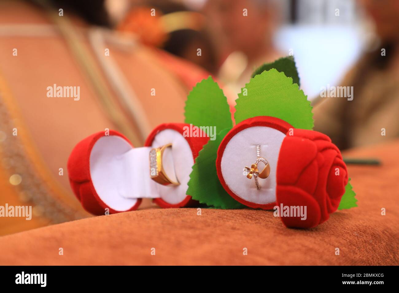Indian gold jewellery hi-res stock photography and images - Alamy