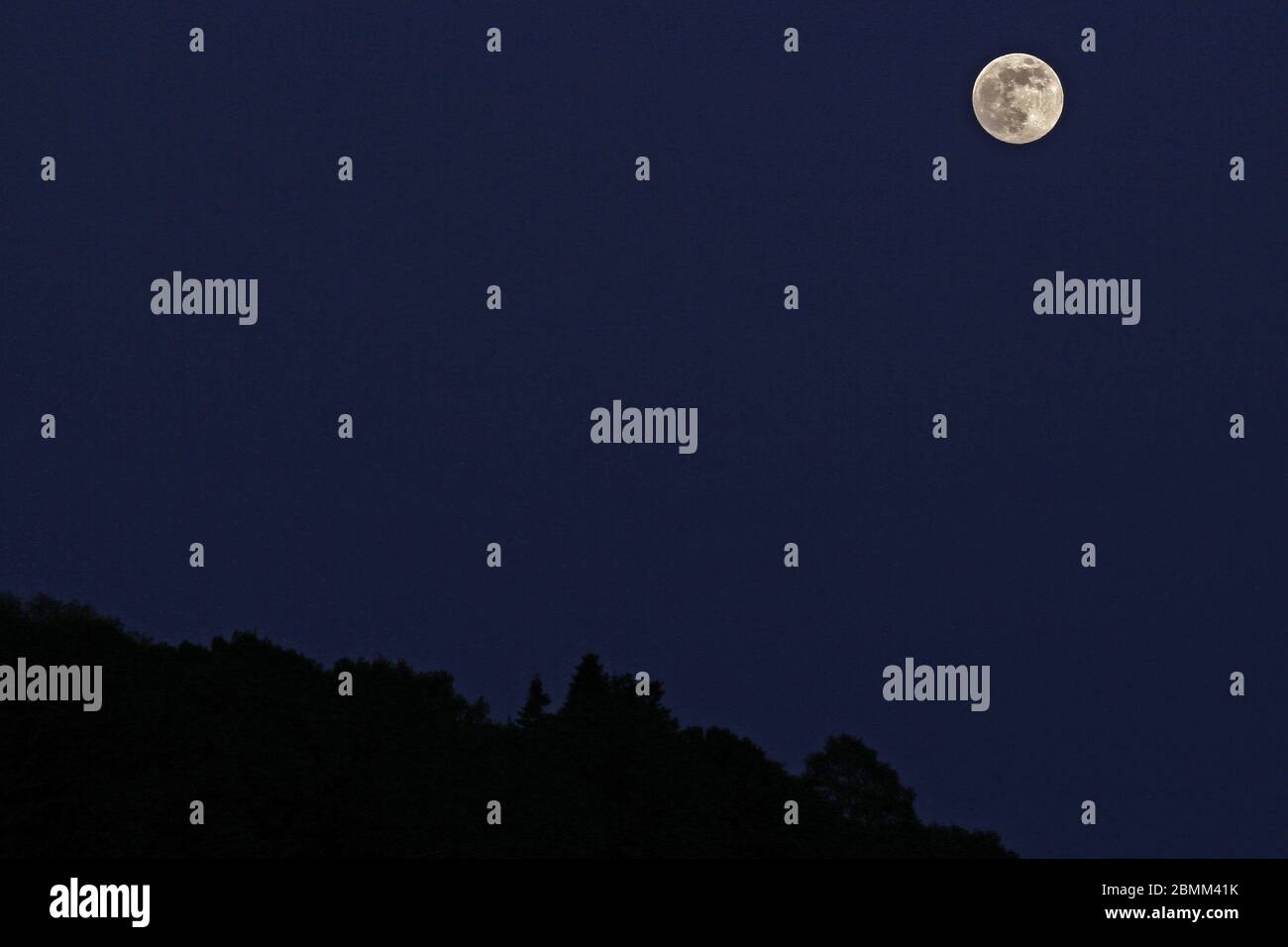 Full flower Moon, last supermoon of 2020, Thursday May 7th. Picture taken from Crickhowell