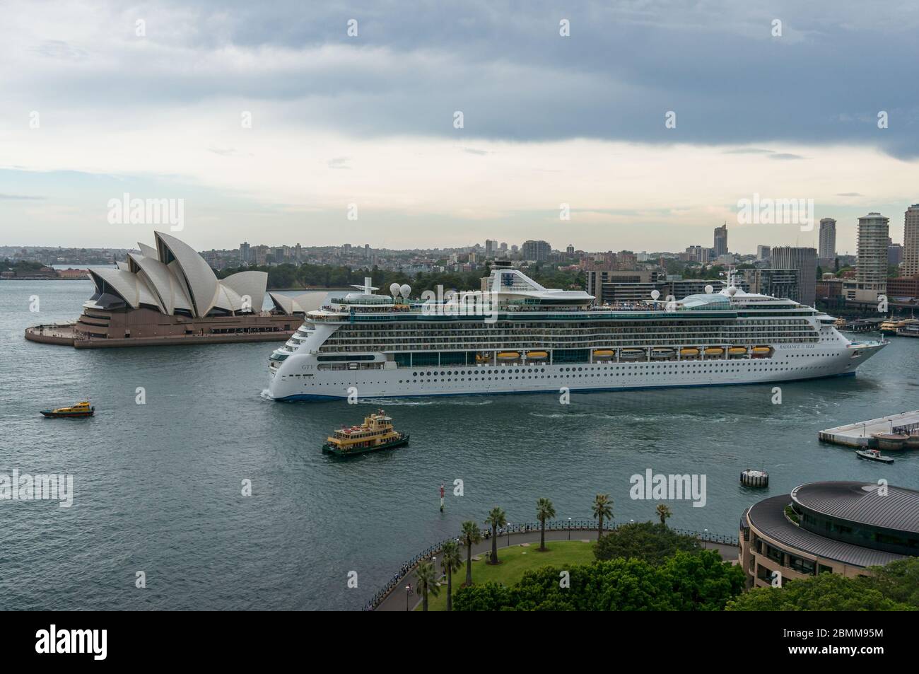 cruise ships leaving sydney today