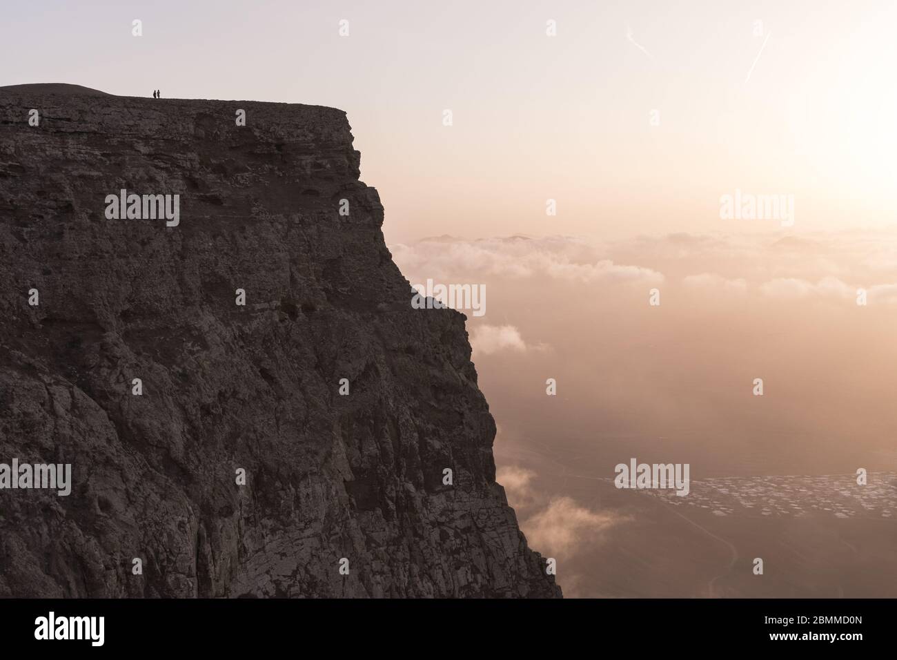 Two people on cliff edge hi-res stock photography and images - Alamy