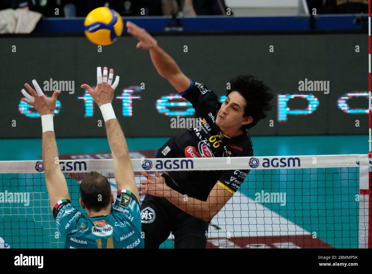 corey chavers (66) calzedonia verona during Italian Volleyball Superlega  Serie A season 2019/20, AGSM Forum​, Verona, Italy, 01 Jan 2020 Stock Photo  - Alamy