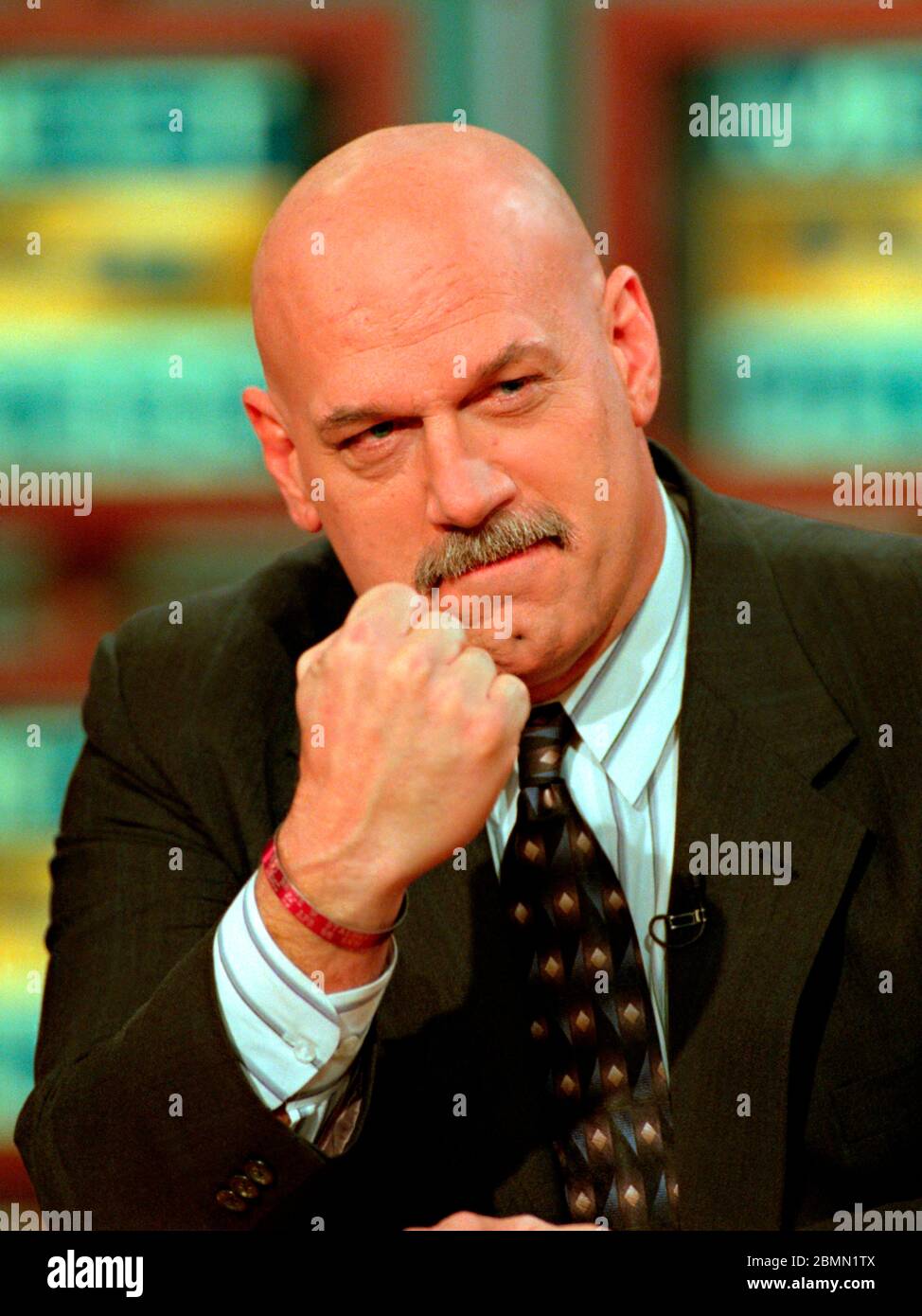 Minnesota Gov. Jesse Ventura, a former pro-wrestler holds up his fist during the Sunday political talk show Meet the Press on NBC Television February 21, 1999 in Washington, DC. Stock Photo