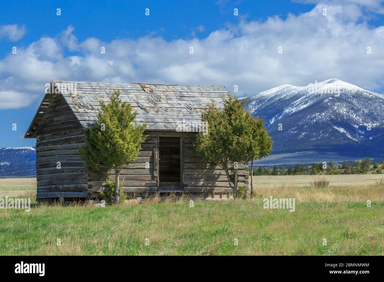 old cabin below mount baldy in the big belt mountains near townsend, montana Stock Photo
