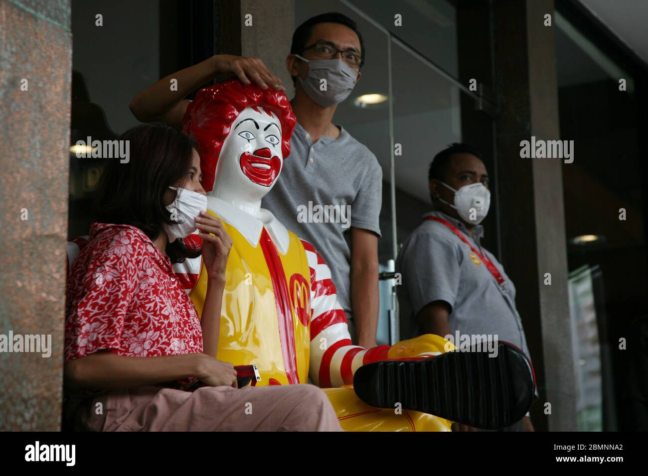Jakarta, Indonesia. 10th May, 2020. McDonald's fast food outlets in Sarinah Building, Jakarta, Indonesia will be permanently closed today, Sunday (05/10/2020) tonight at 22.05 Western Indonesian Time. With the closing of the first McDonald's restaurant established in Indonesia after 30 years of operation, in the midst of the co-19 pandemic, the restaurant was observed to be crowded with visitors to buy food and take pictures while remembering the nostalgia of the past in this restaurant. (Photo by Kuncoro Widyo Rumpoko/Pacific Press) Credit: Pacific Press Agency/Alamy Live News Stock Photo