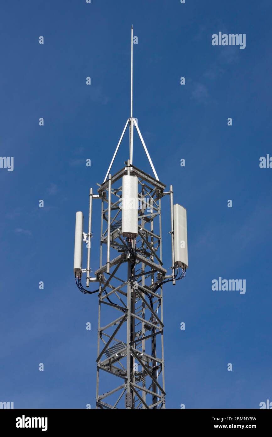 telecommunications-wireless-cellphone-antennas-tower-5g-high-speed