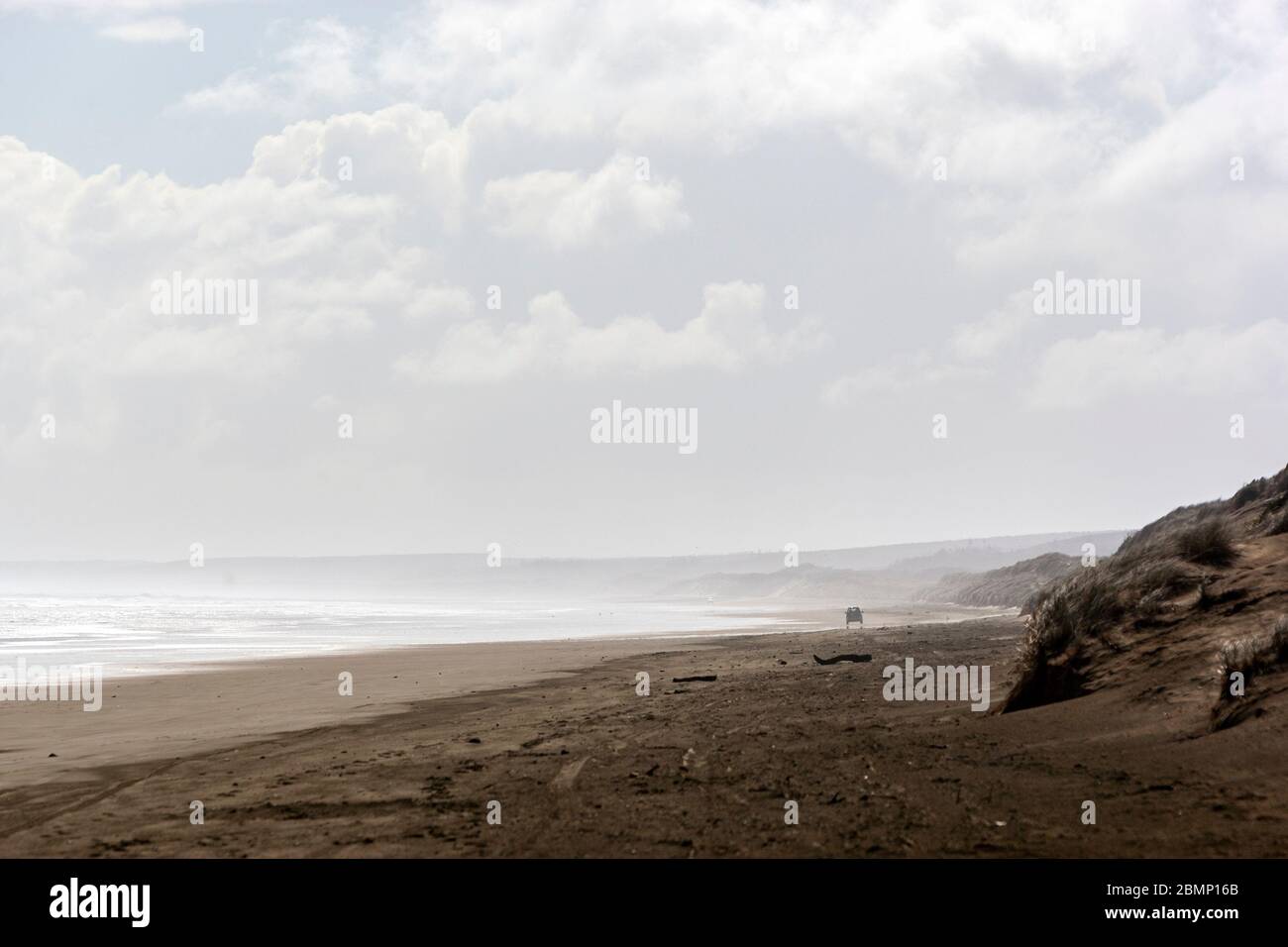 Car starting the Ninety Mile Beach, New Zealand Stock Photo