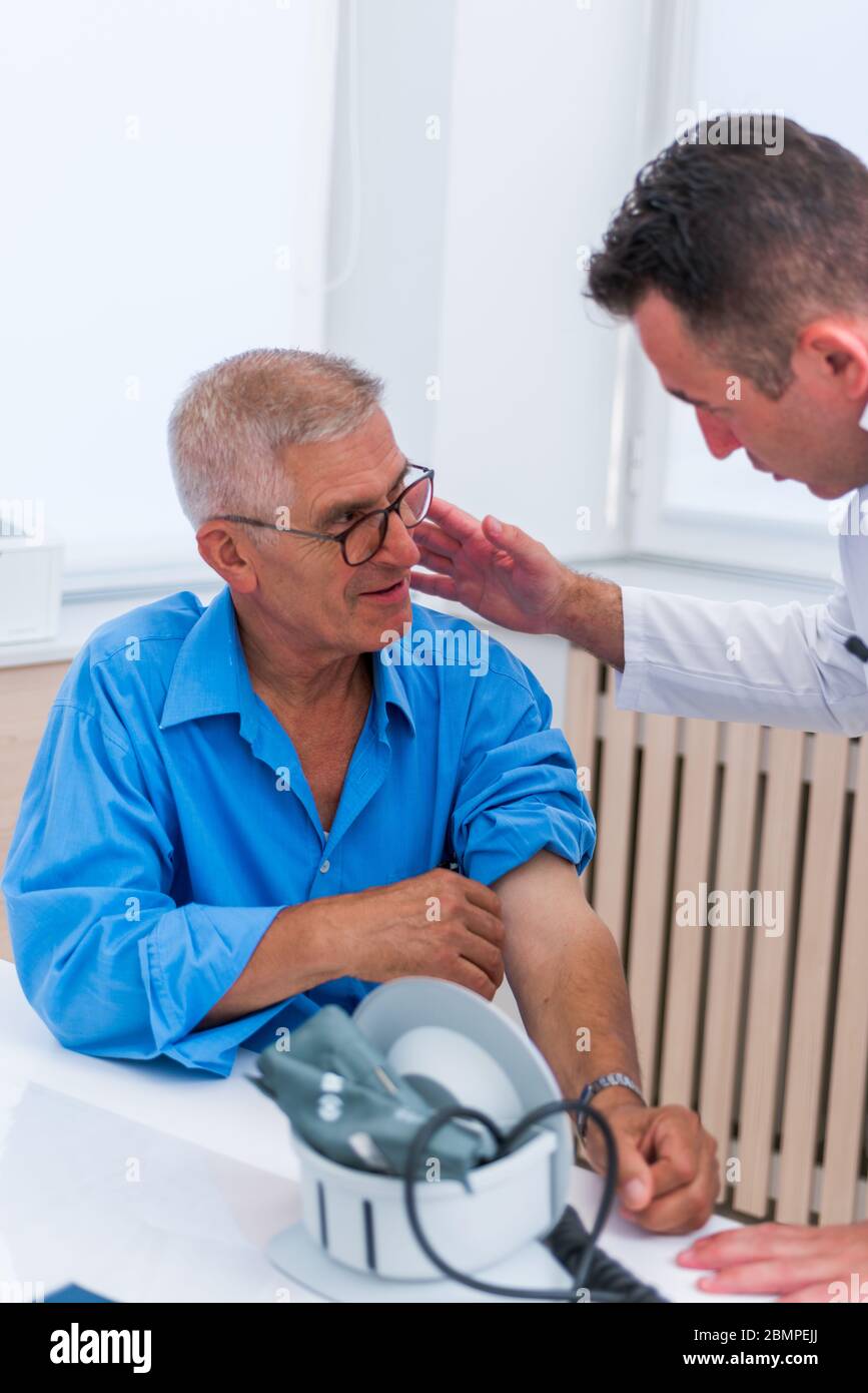 Doctor office 50 blood pressure hi-res stock photography and images - Alamy