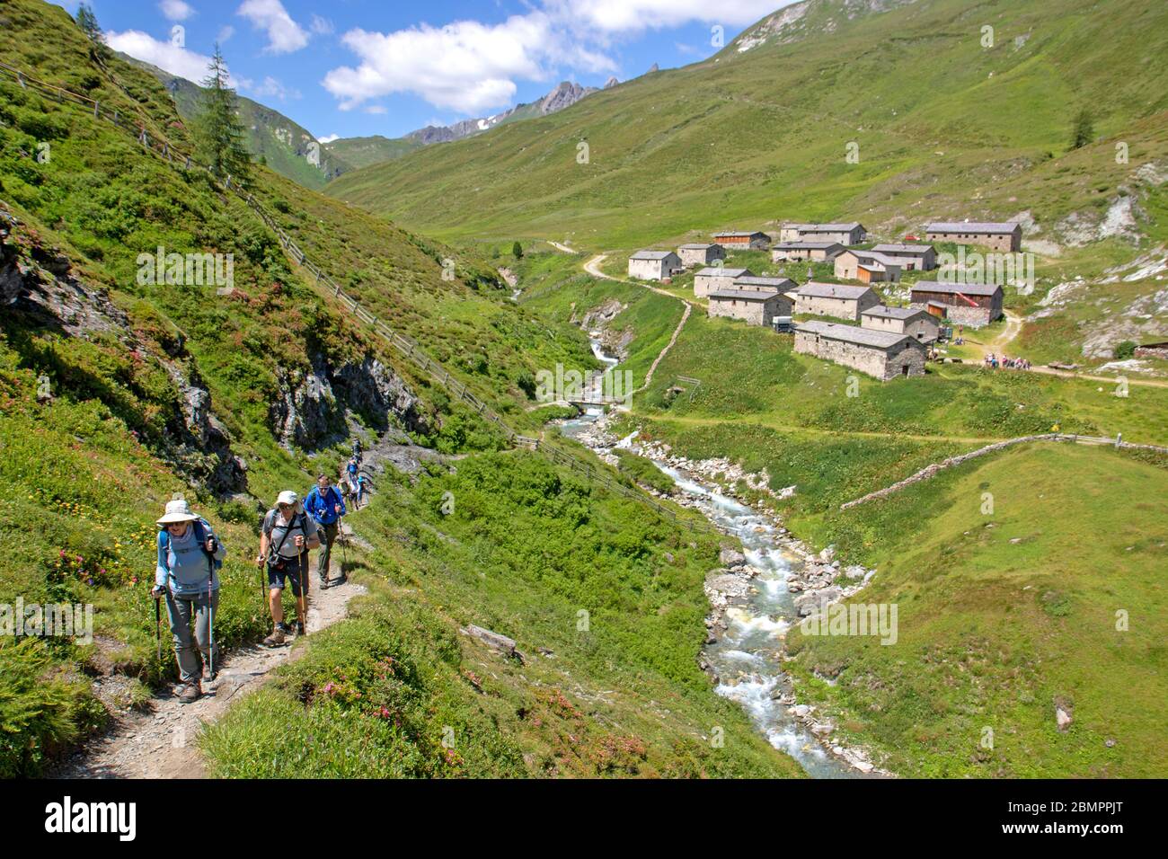 Hiking out of the village of Jaghausalm in the Oberhauser Valley Stock Photo