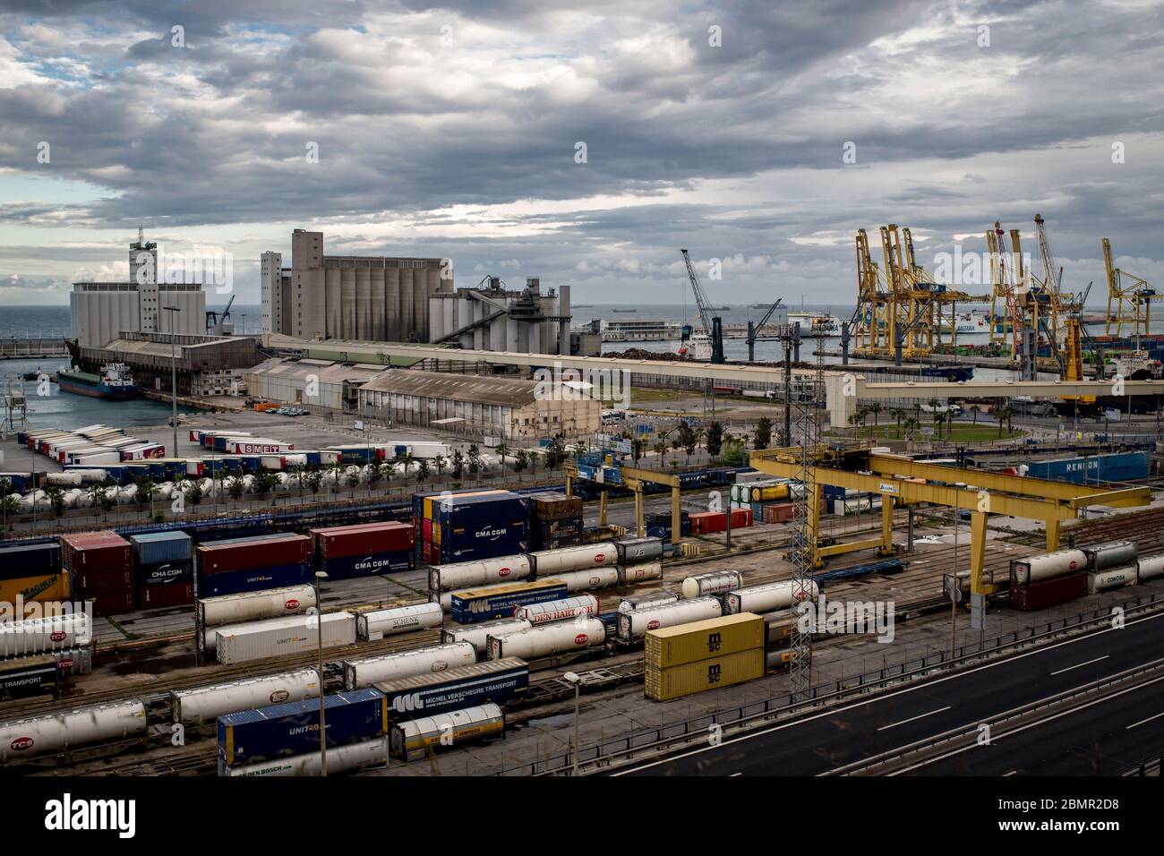 Barcelona, Spain. 10th May, 2020. May 10, 2020, Barcelona, Catalonia, Spain - Aerial view of the logistics and industrial area of La Zona Franca in Barcelona. IMF forecasts 8 percent economic contraction in Spain due to coronavirus crisis. The unemployment rate could soar to nearly 21 percent, according to the organization's ‘World Economic Outlook' report of April 2020. Credit:Jordi Boixareu/Alamy Live News Stock Photo