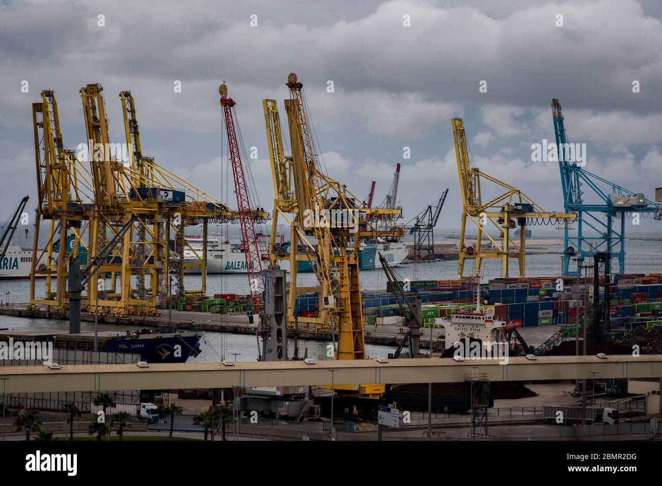 Barcelona, Spain. 10th May, 2020. May 10, 2020, Barcelona, Catalonia, Spain - Container cranes at logistics and industrial area of La Zona Franca in Barcelona. IMF forecasts 8 percent economic contraction in Spain due to coronavirus crisis. The unemployment rate could soar to nearly 21 percent, according to the organization's ‘World Economic Outlook' report of April 2020. Credit:Jordi Boixareu/Alamy Live News Stock Photo
