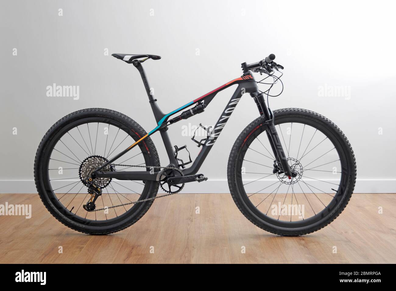 Canyon Lux carbon fibre full suspension mountain bike Stock Photo