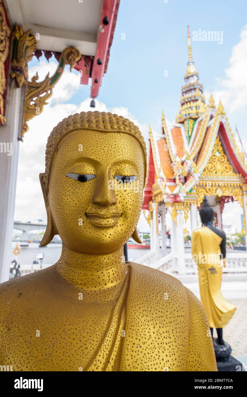 Portrait of golden Buddha statues in the Buddhist temple Stock Photo ...