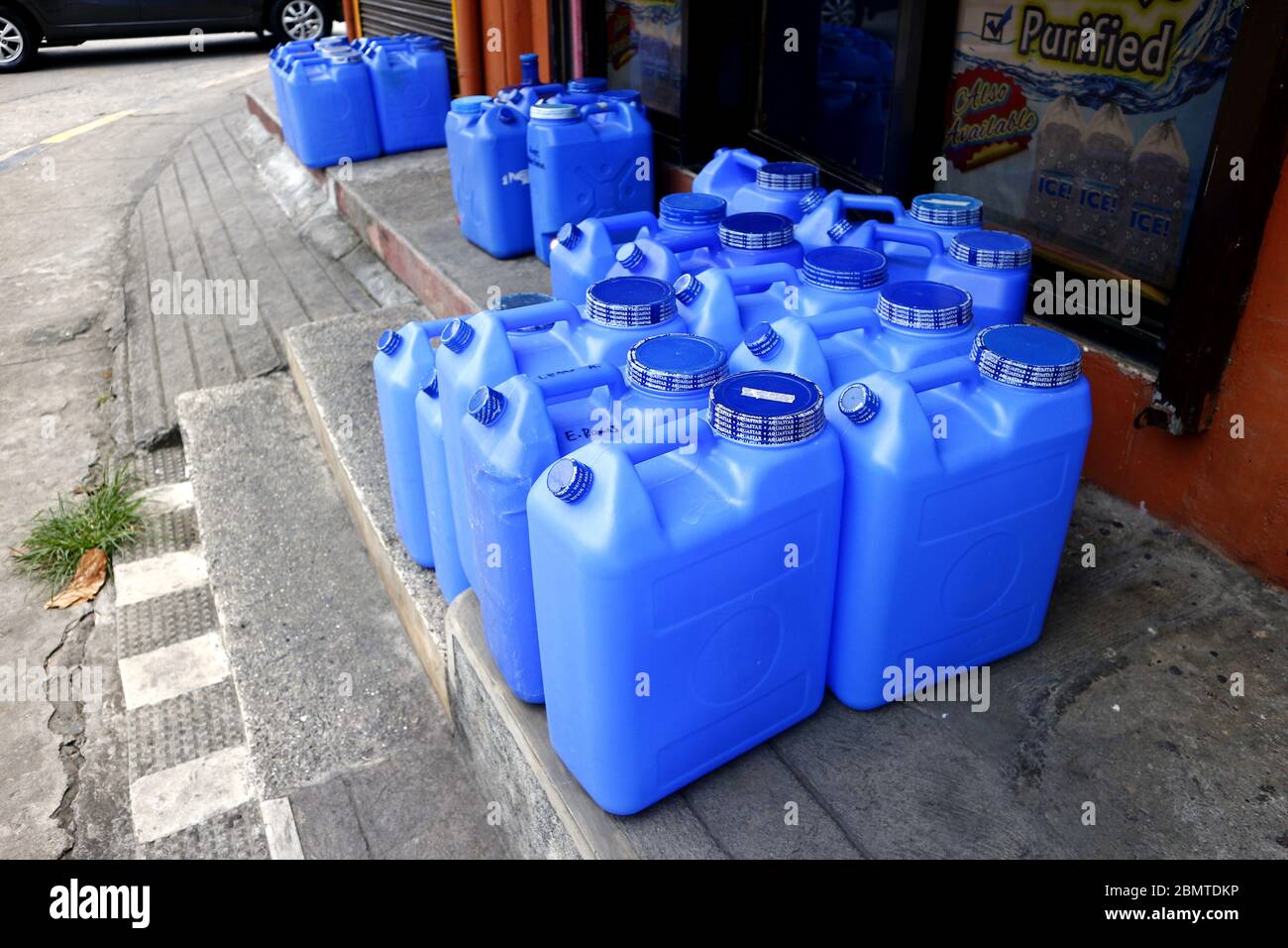 Distilled Water High Resolution Stock Photography and Images Alamy