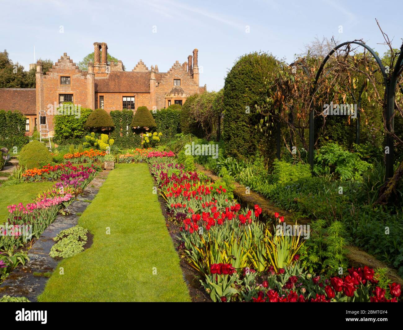 Tudor House And Garden High Resolution Stock Photography and Images - Alamy