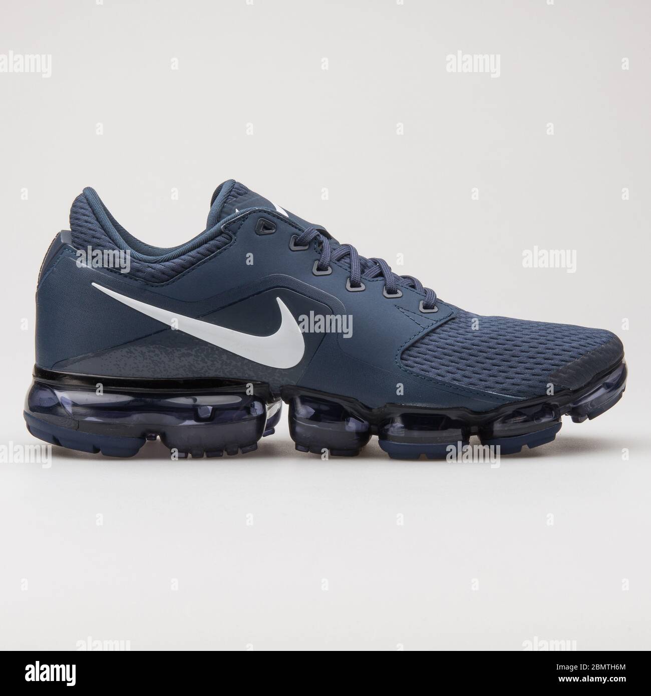 Vapormax High Resolution Stock Photography and Images - Alamy